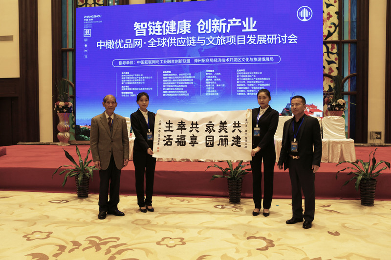 徐伯荣先生赠字现场.jpg
